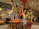 珍しいキノコ舞踊団　パフォーマンス　イベント風景