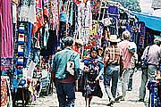 グァテマラ、観光地チチカステナンゴの市場