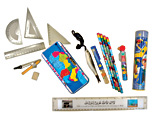 筆記用具（三角定規セット、ボールペン、鉛筆、消しゴム、色鉛筆、定規）
